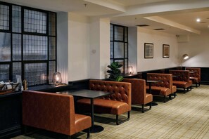 Bar (on property) - The Victoria Hotel Melbourne (Melbourne)