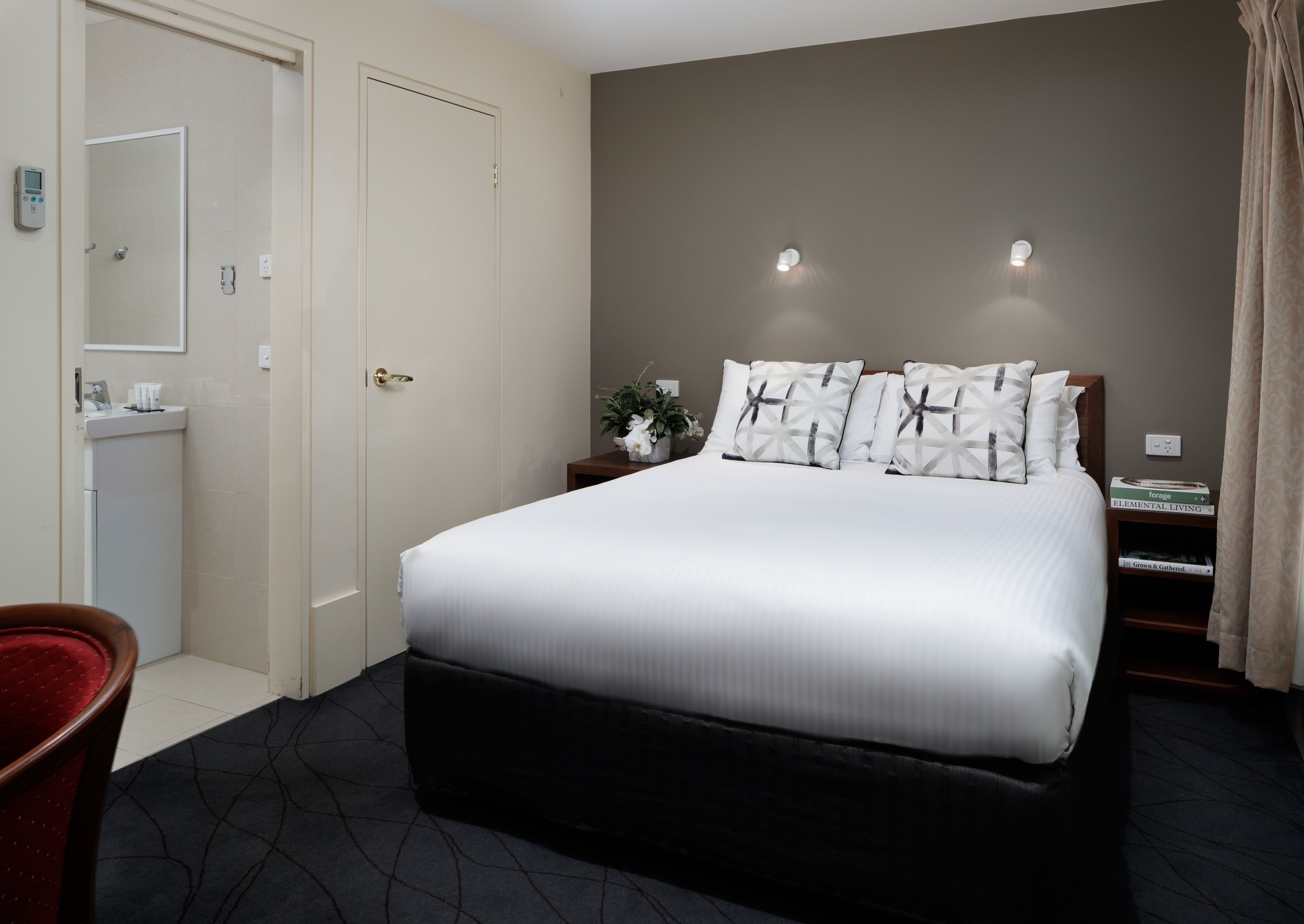Heritage Queen Room | In-room safe, desk, iron/ironing board, cribs (surcharge)