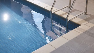 Indendørs pool