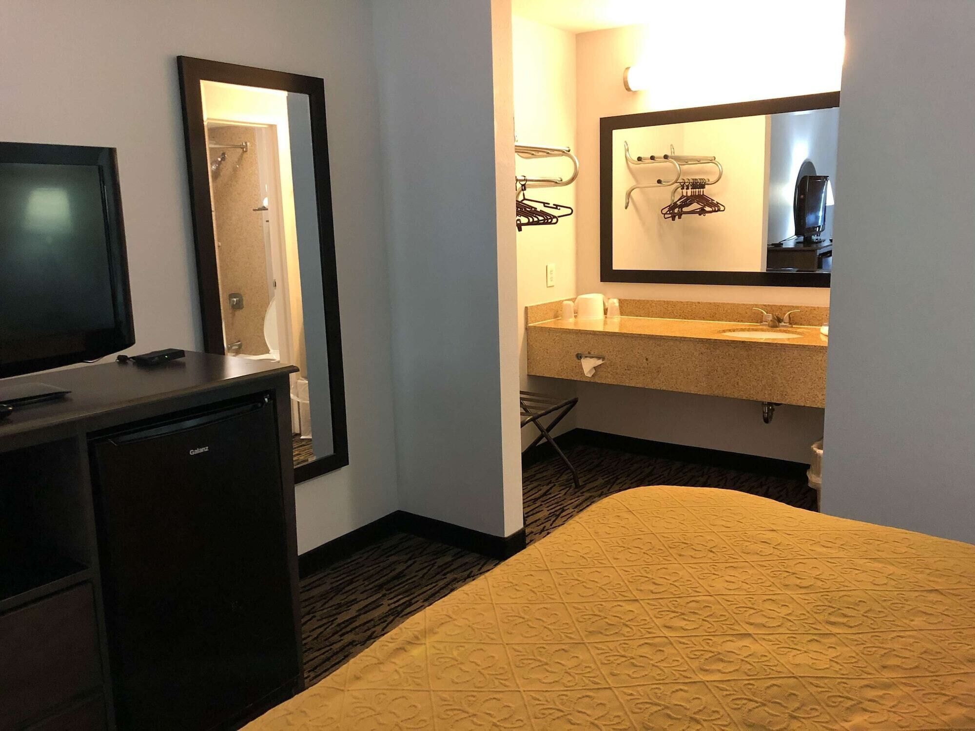 Escritorio, tabla de planchar con plancha y cunas gratuitas 