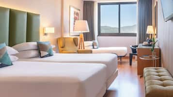 Hypo-allergenic bedding, down comforters, in-room safe, desk