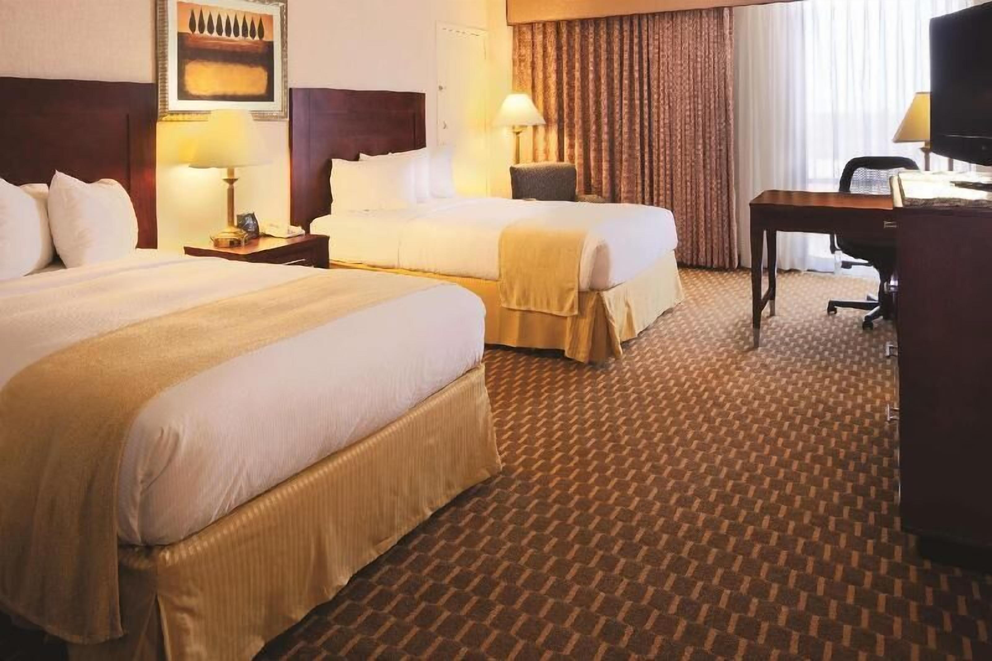 Hypo-allergenic bedding, in-room safe, desk, laptop workspace