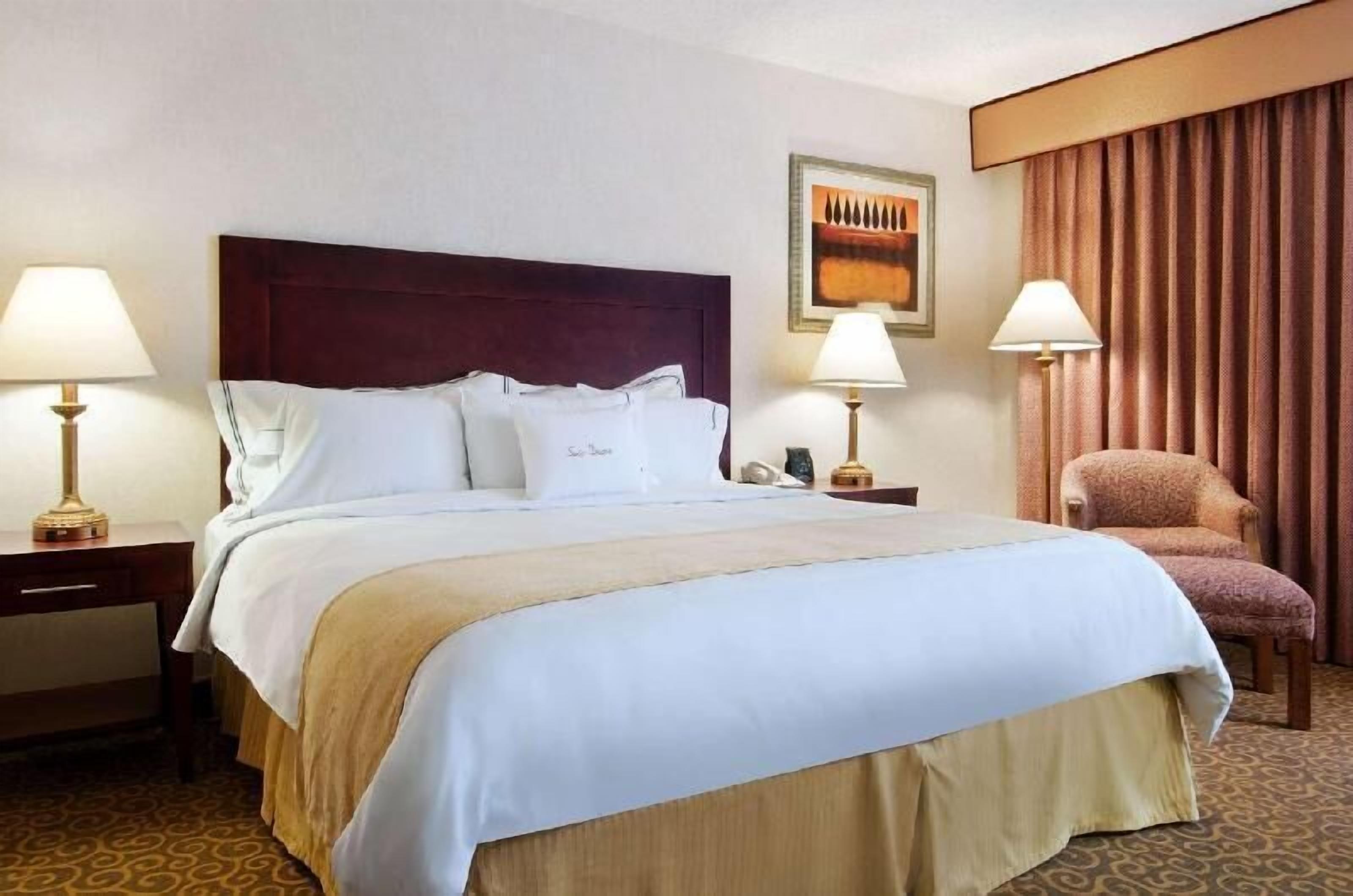 Hypo-allergenic bedding, in-room safe, desk, laptop workspace