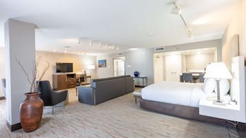 Hypo-allergenic bedding, in-room safe, desk, laptop workspace