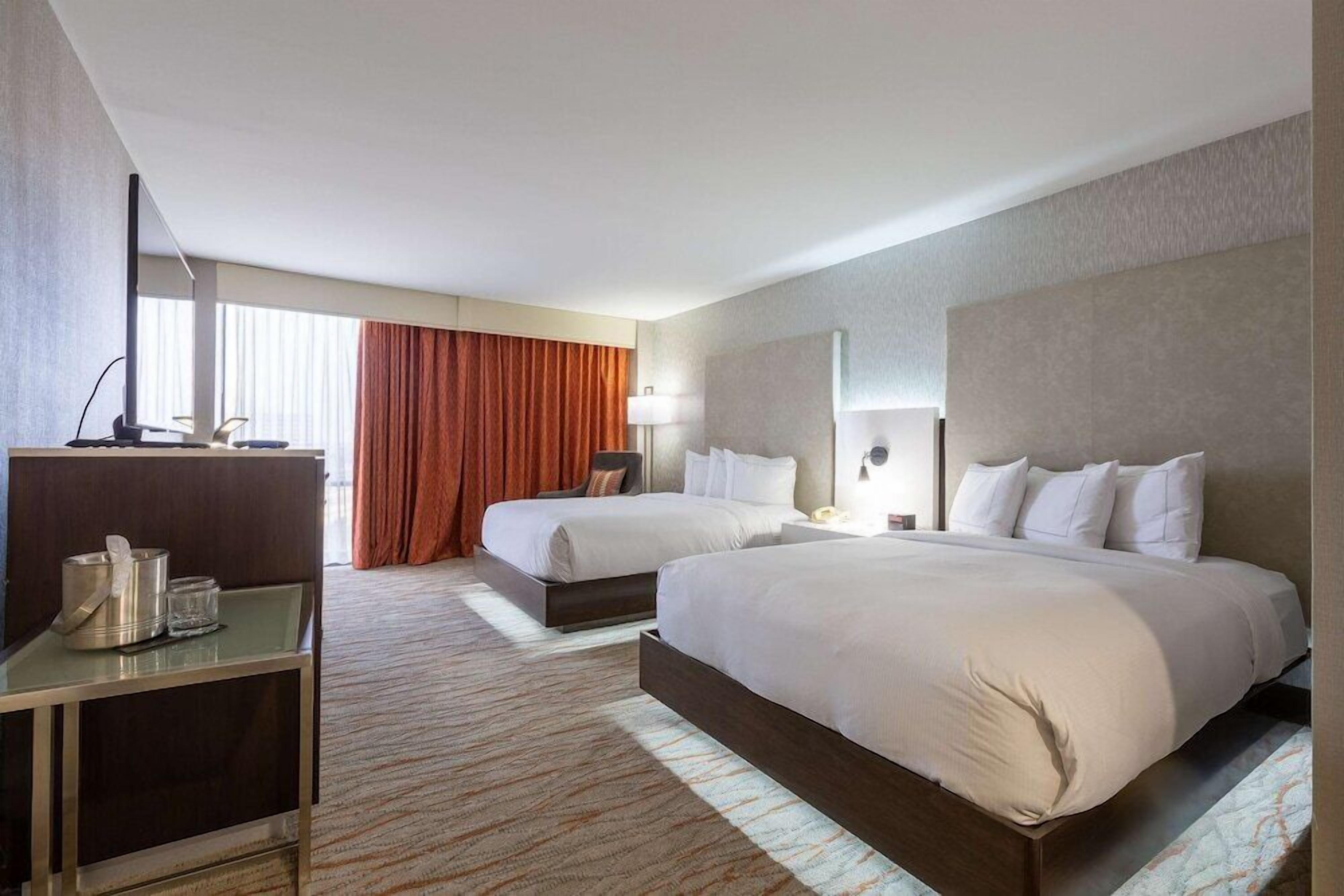Hypo-allergenic bedding, in-room safe, desk, laptop workspace