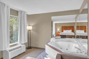 جناح إستديو عادي | خزنة داخل الغرفة وبديكورات فريدة لكل غرفة وطراز فريد لكل وحدة