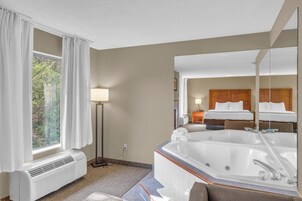 Standard Studio Suite | In-room safe, individually decorated, individually furnished