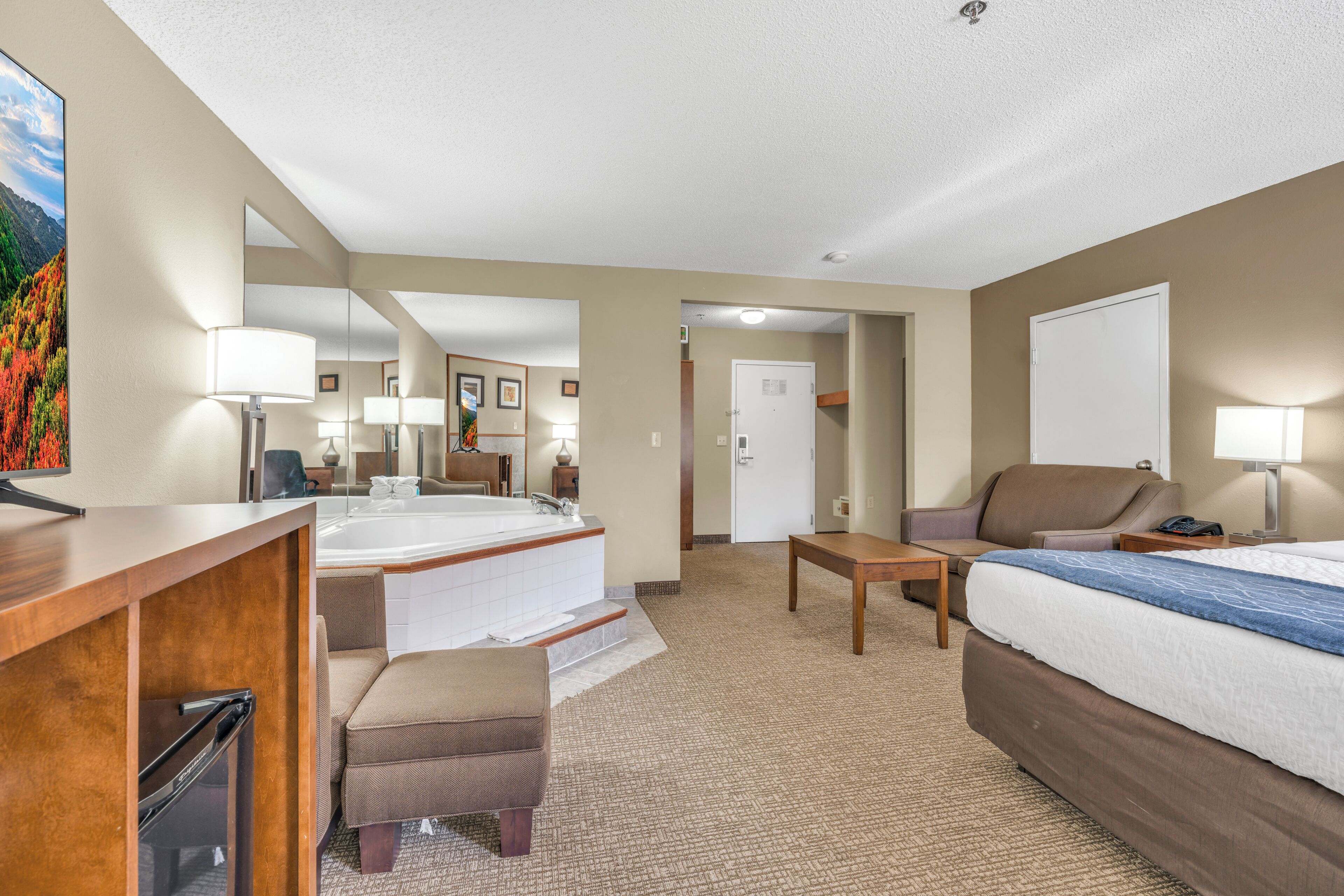 Standard Studio Suite | In-room safe, individually decorated, individually furnished
