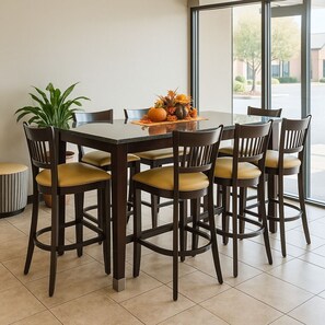 Lobby sitting area - Bristol Arcadia Inn (Bristol)