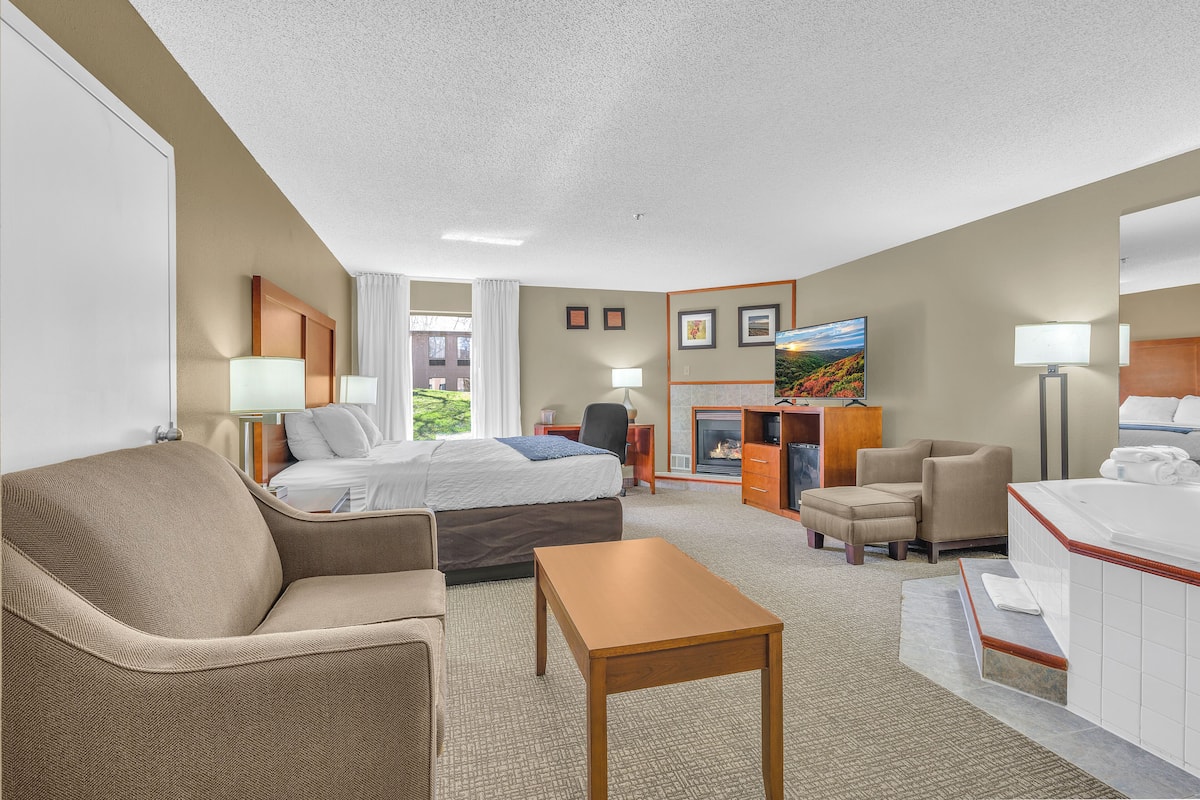 Standard Studio Suite | In-room safe, individually decorated, individually furnished