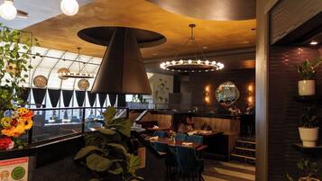 Tägliches großes Frühstück (15.00 USD pro Person)