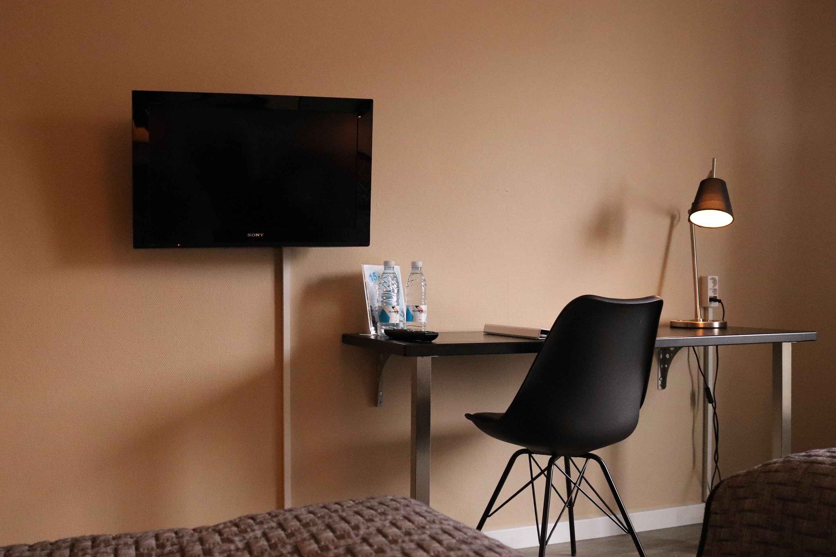 family room, 3 single beds | 1 bedroom, hypo-allergenic bedding, pillow-top beds, desk