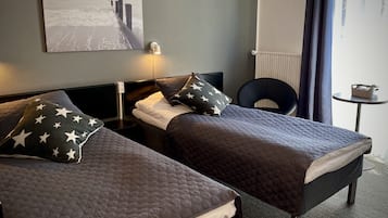 Værelse med 2 enkeltsenge | 1 soveværelse, allergivenligt sengetøj, senge med topmadrasser