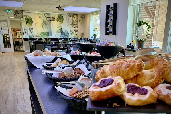 Termasuk sarapan bufet setiap hari