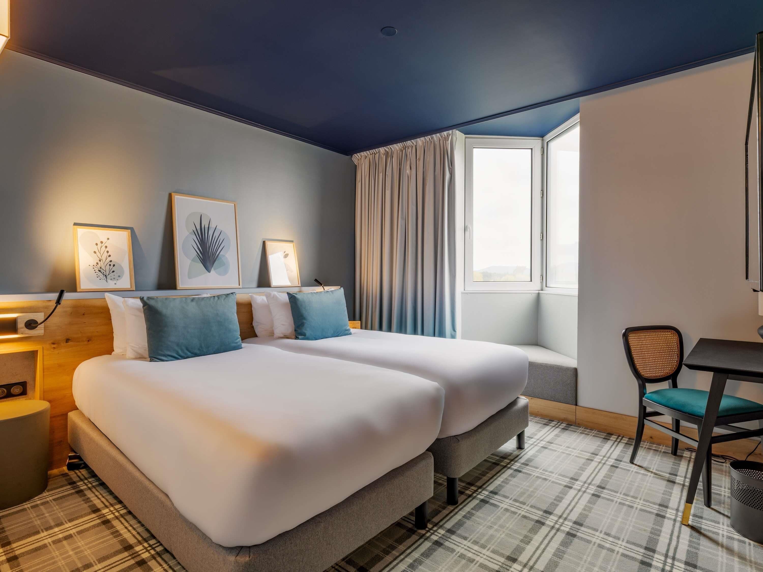 Superior Room, 2 Single Beds | Premium bedding, in-room safe, desk, blackout curtains