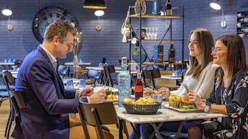 2 restaurants, breakfast, lunch, dinner served; French cuisine