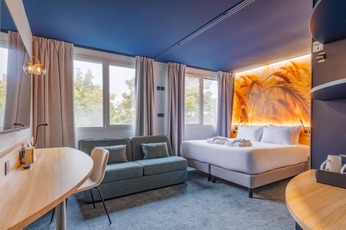 Privilege, Rom, 1 dobbeltseng med sovesofa | Sengetøy av topp kvalitet, safe på rommet og skrivebord