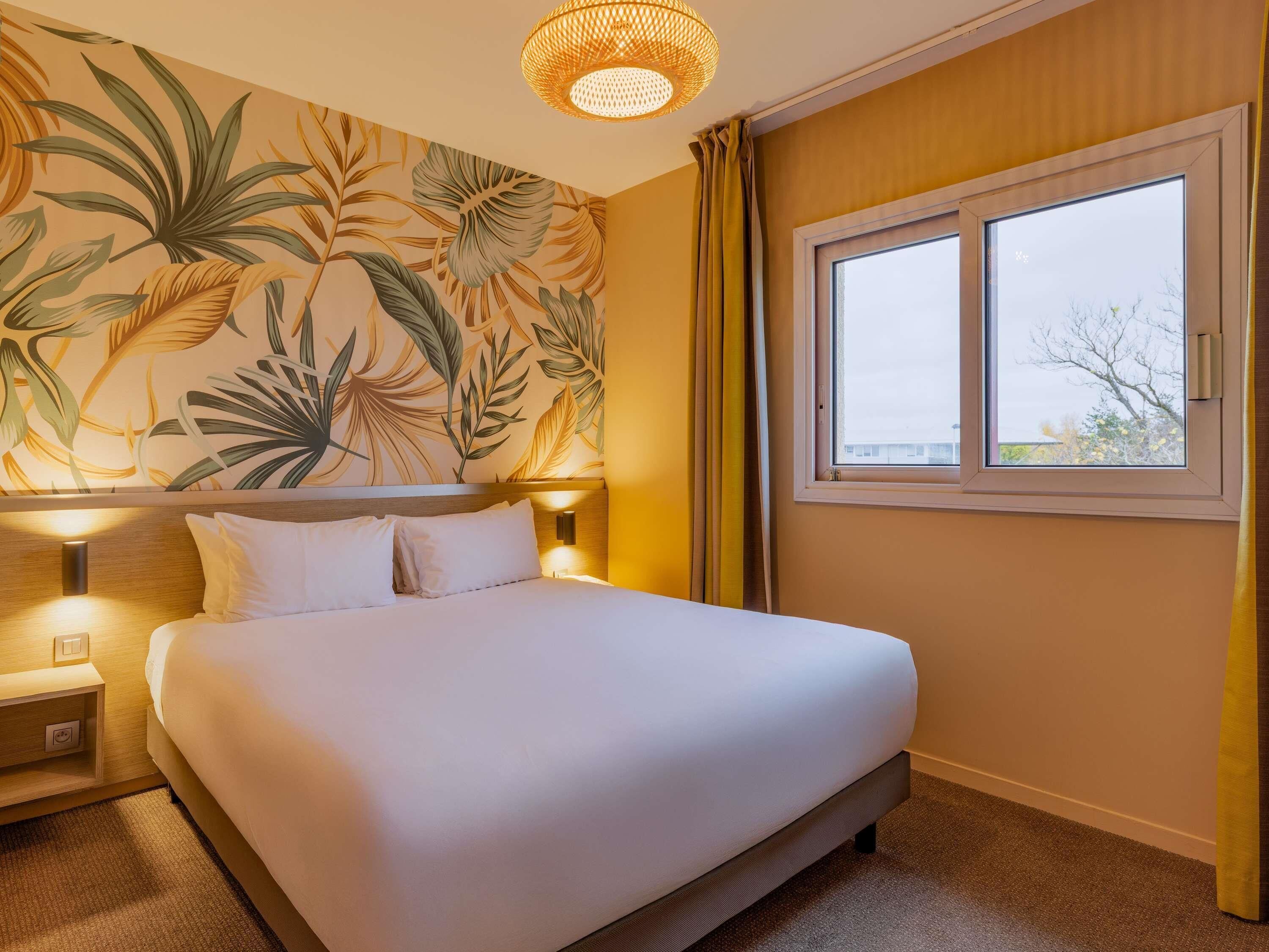 经典客房, 1 张双人床 (Exterior) | 高档床上用品、客房内保险箱、办公桌、遮光窗帘