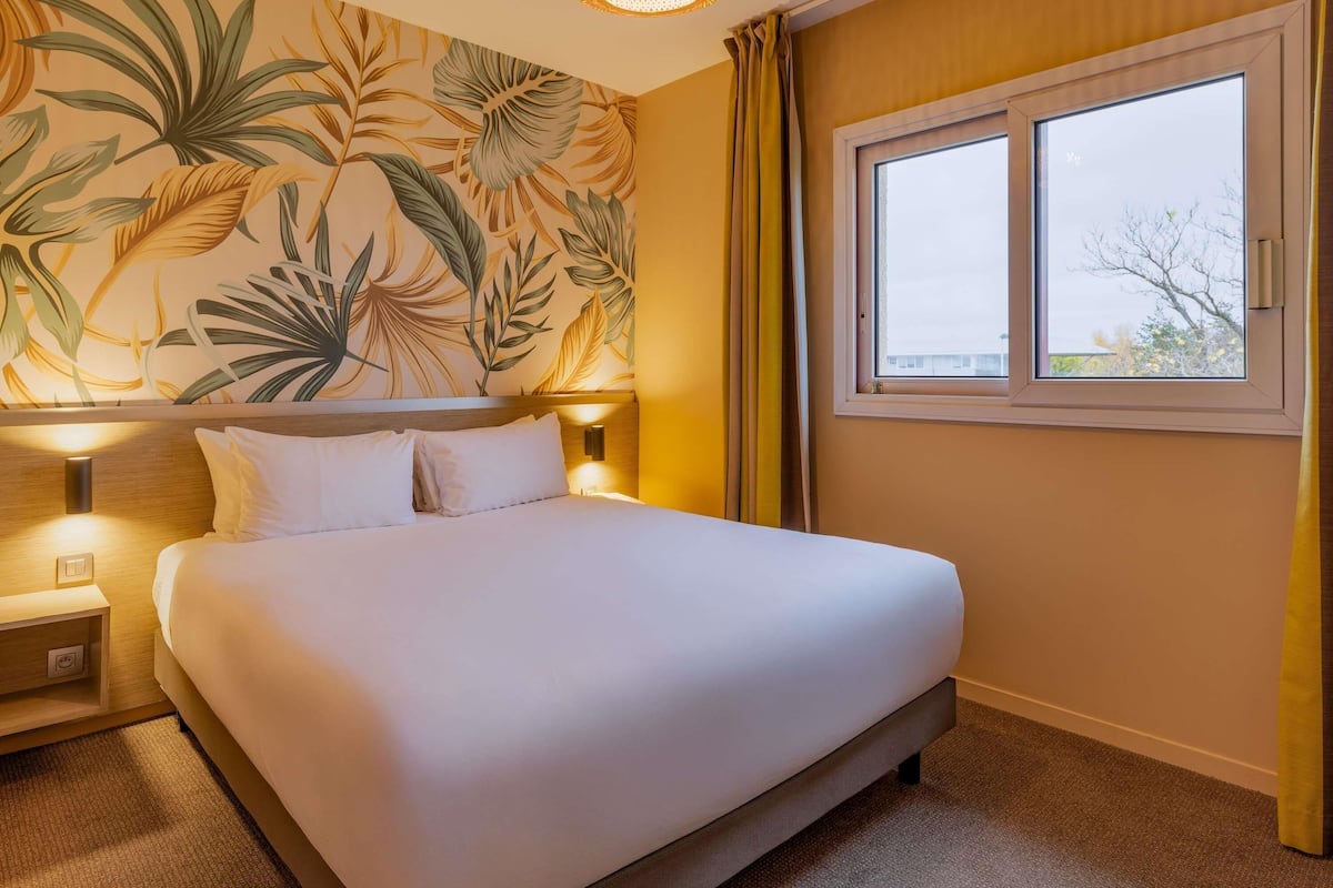 Classic-rum - 1 dubbelsäng (Exterior) | Sängtillbehör av högsta kvalitet och värdeförvaringsskåp på rummet