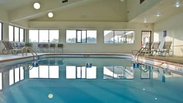 Indoor pool, sun loungers