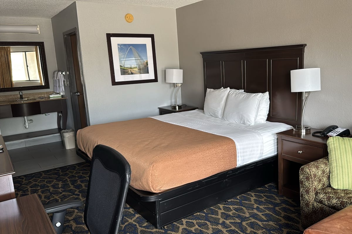 Standard Room | 1 bedroom, pillowtop beds, individually furnished, desk