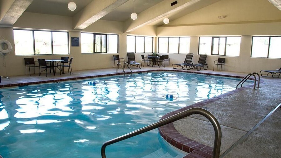 Greenlight Inn & Suites