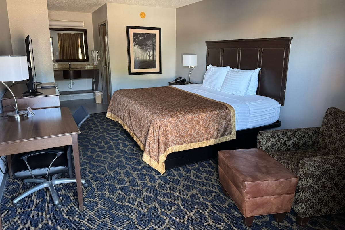 Standard Room, Smoking | 1 bedroom, pillowtop beds, individually furnished, desk
