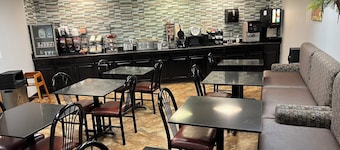 Greenlight Inn & Suites