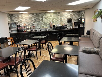 Greenlight Inn & Suites