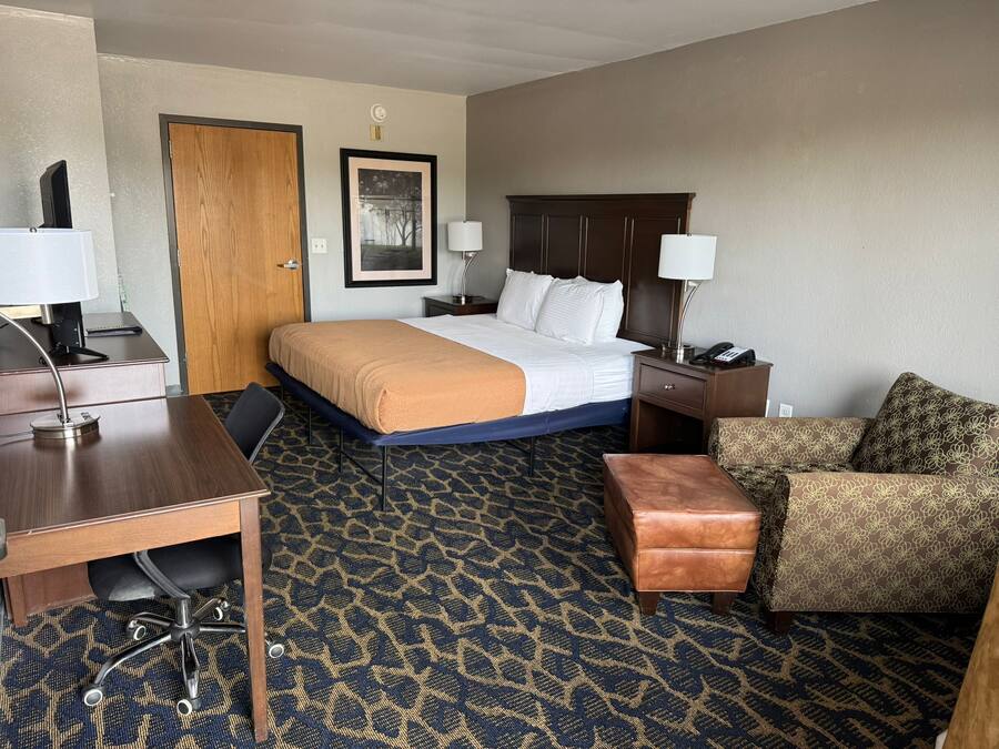 Single Room, King Bed Accessible | Pillowtop beds, individually furnished, desk, iron/ironing board