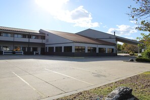 Front of property - Greenlight Inn & Suites (St. James)