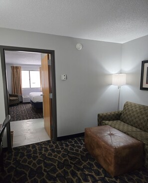 Suite | 1 bedroom, pillow-top beds, individually furnished, desk