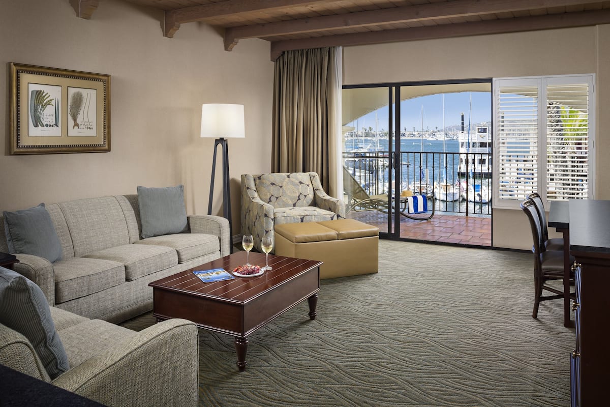 Coffres-forts dans les chambres, bureau, rideaux occultants