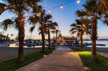 Suite, 1 King Bed with Sofa bed, Bay View (Marina Suite King 2nd Floor) | Dock at Bahia Resort Hotel