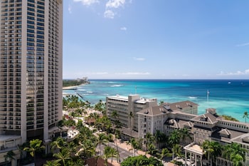 Hotel room view looking out at Sheraton Princess Kaiulani