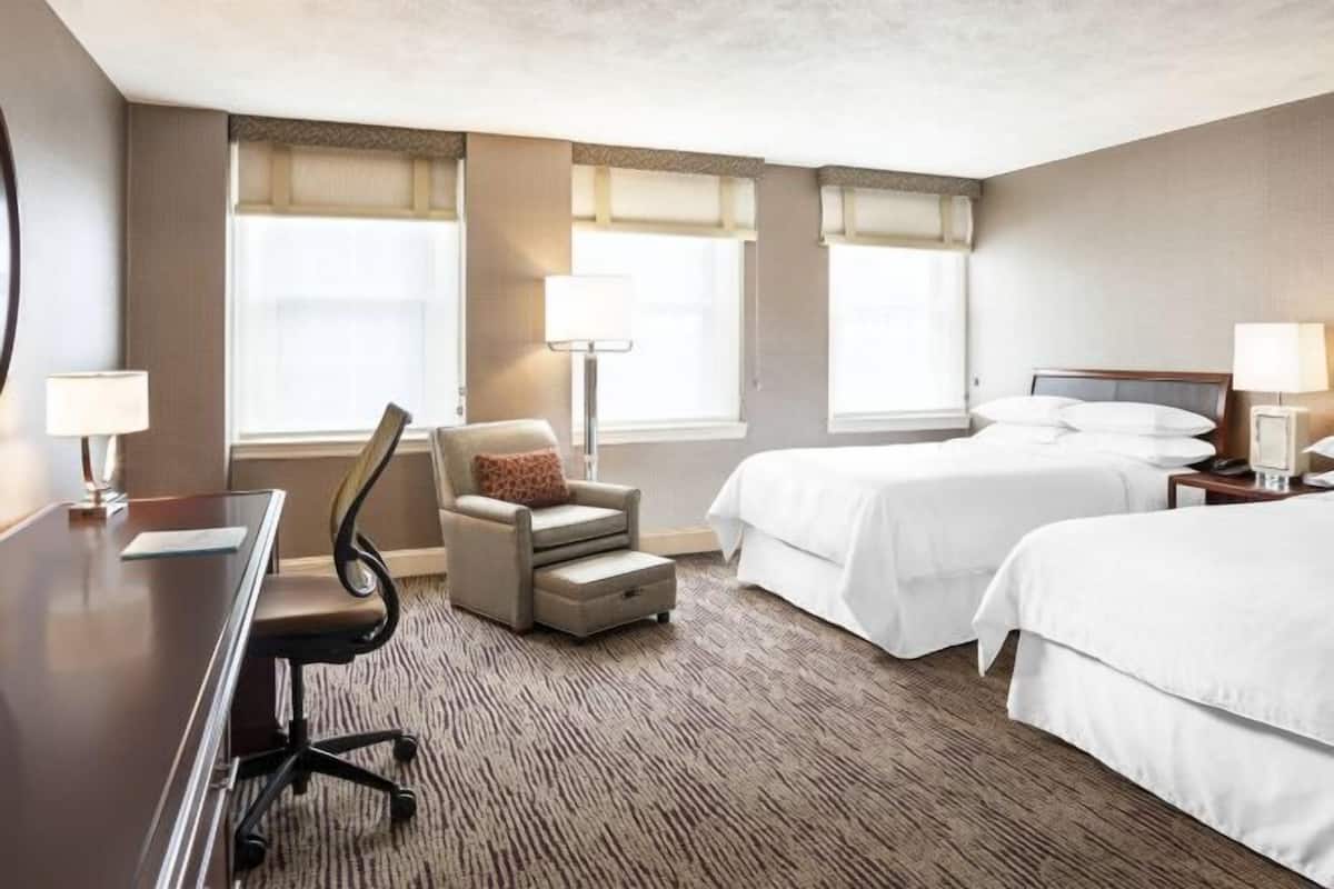 Roba de llit d'alta qualitat, caixa forta a l'habitació i escriptori