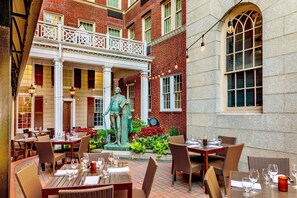 بار (في المنشاة)