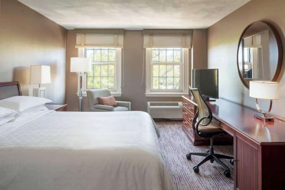 Roba de llit d'alta qualitat, caixa forta a l'habitació i escriptori