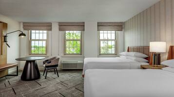 Club Room, 2 Queen Beds | Lounge