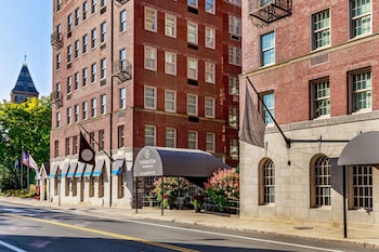 Sheraton Commander Hotel