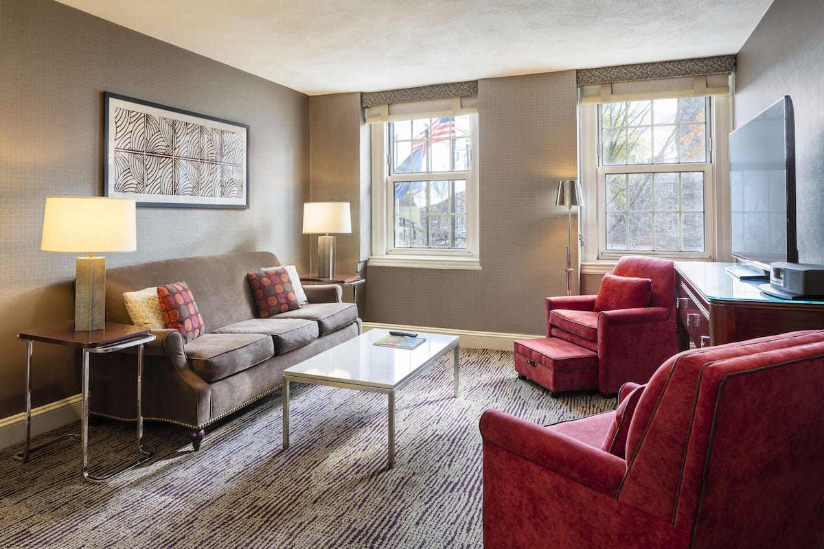 Suite, 1 Bedroom, Non Smoking | Premium bedding, in-room safe, desk, laptop workspace