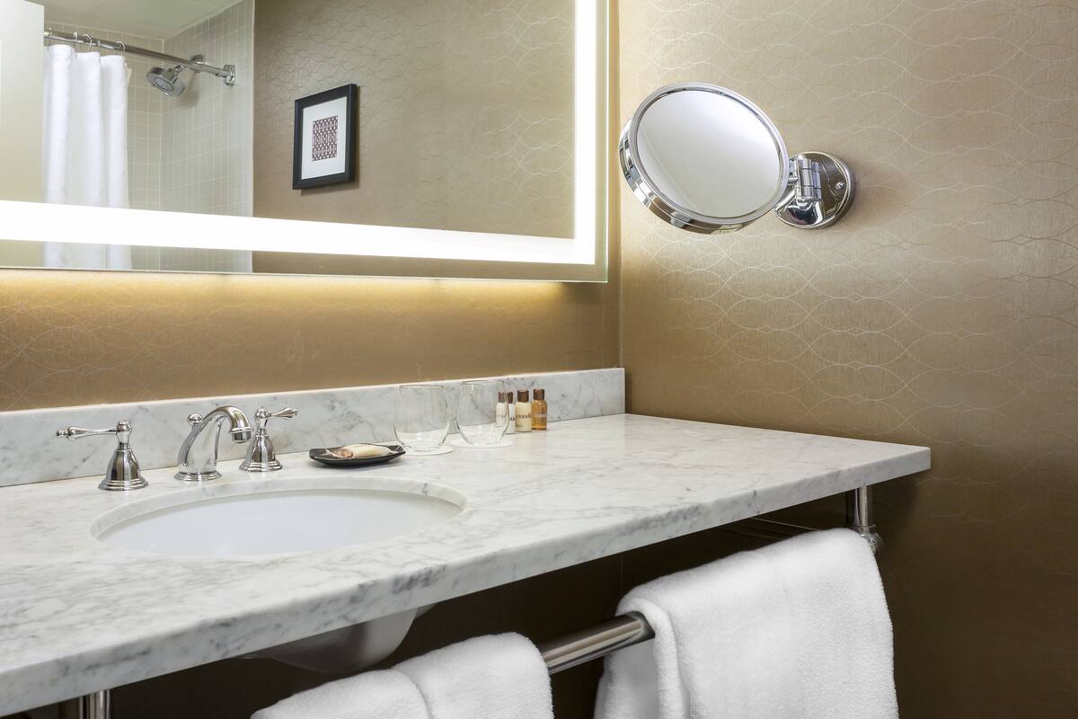 premium bedding, in-room safe, desk, laptop workspace