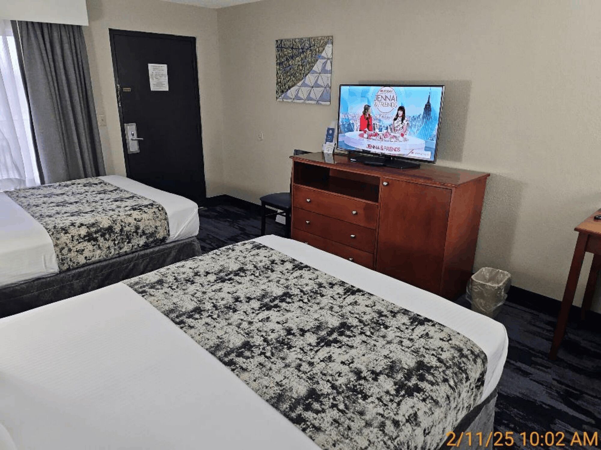 Schreibtisch, Bügeleisen/Bügelbrett, Babybetten, Zustellbetten