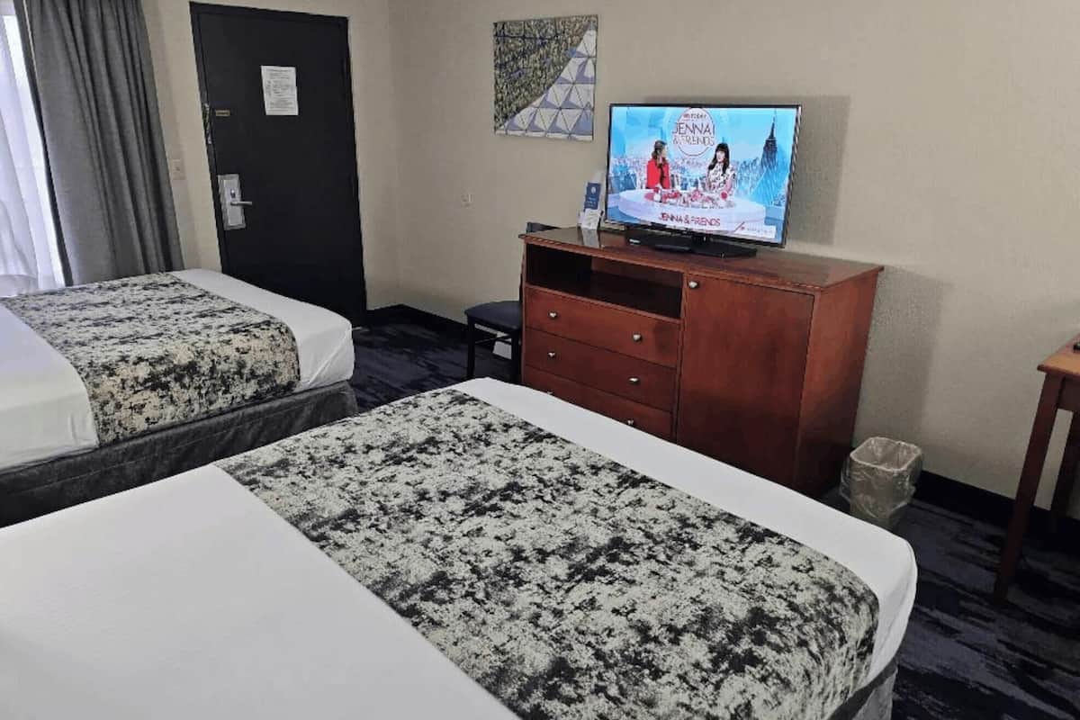 办公桌、熨斗/熨衣板、婴儿床、折叠床/加床(额外收费)