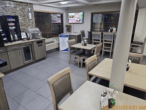 Free daily full breakfast - Best Western Montis Inn (St. Robert)