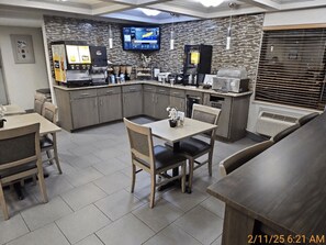 Free daily full breakfast - Best Western Montis Inn (St. Robert)