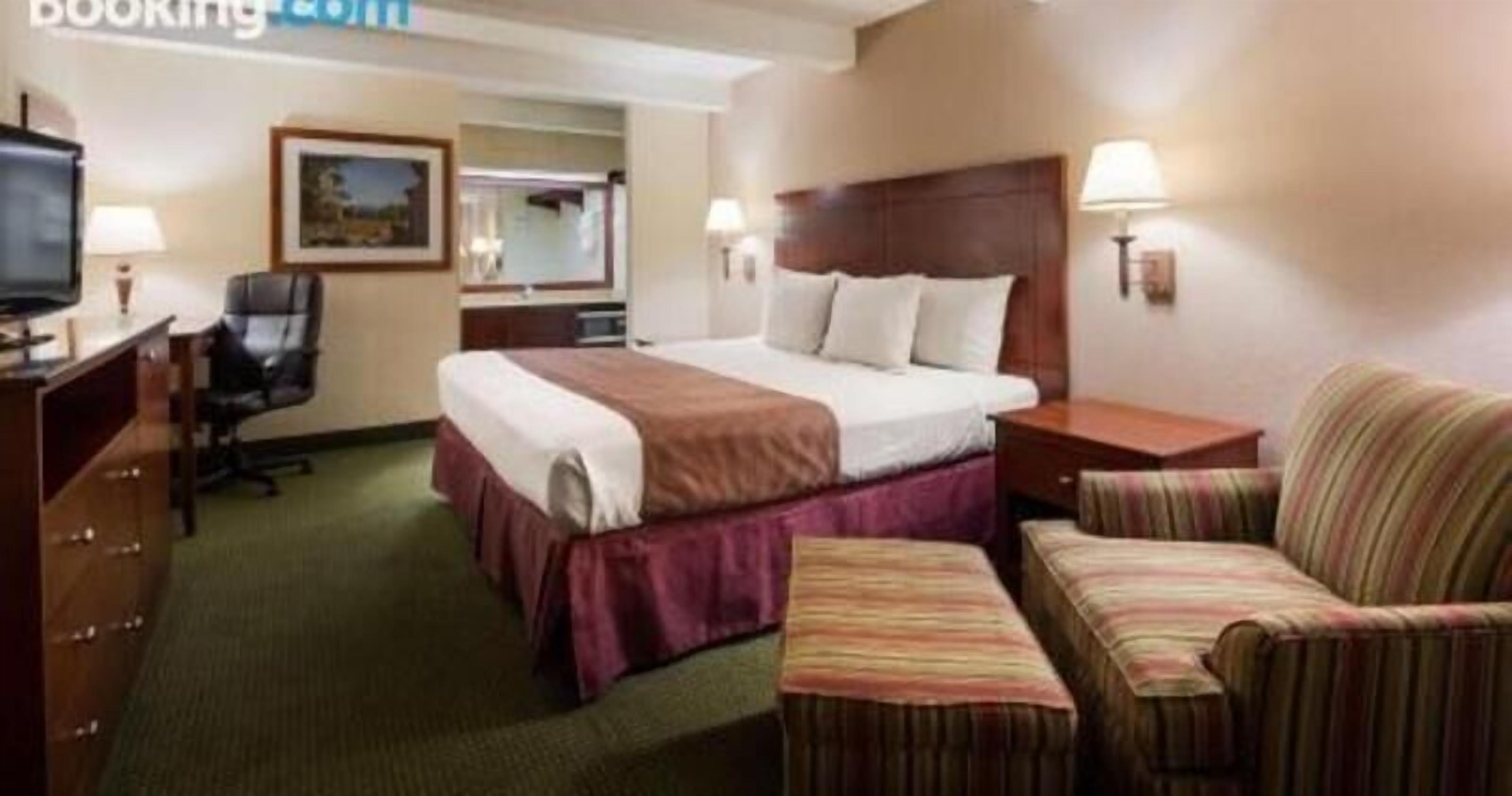 デスク、アイロン / アイロン台、ベビーベッド、可動式ベッド