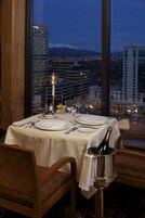 4 restaurants, breakfast served