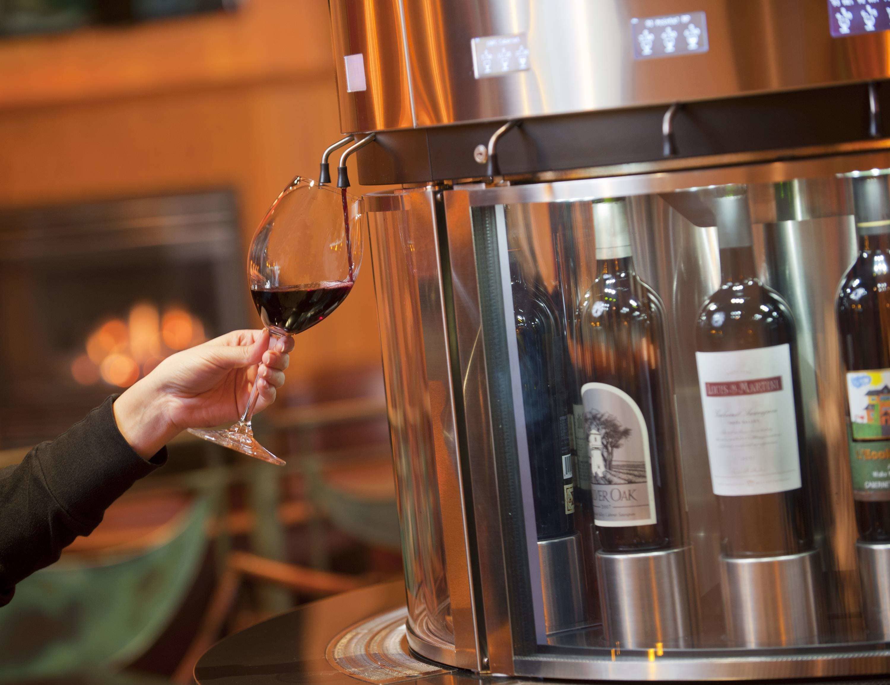 4 restaurants, breakfast served