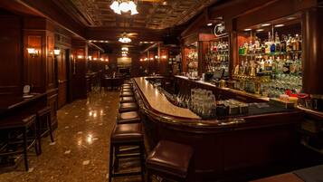 3 Bars/Lounges